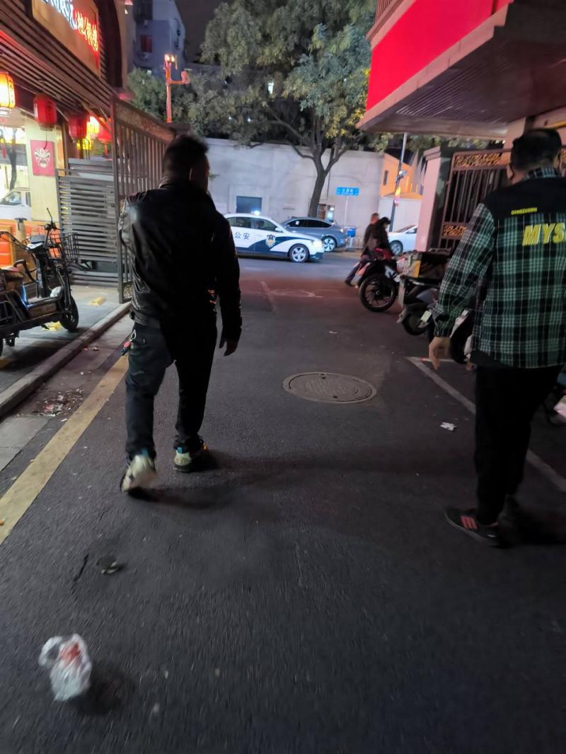 昨晚上路过文昌巷，从路北口进入